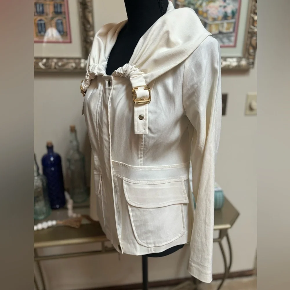 JOSEPH RIBKOFF CREAM TAILORED GOLD BUCKLE DETAIL MOTO UTILITY JACKET SIZE 8